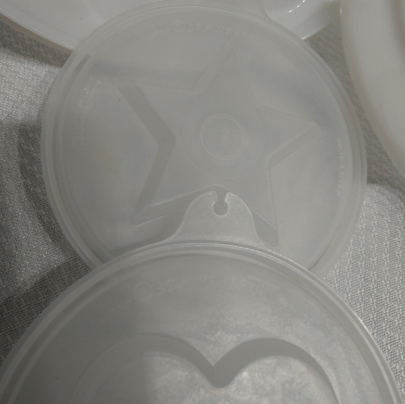 Vintage Tupperware set, hosting a party this season? This Jell-O mold/divided pl - Picture 9 of 9